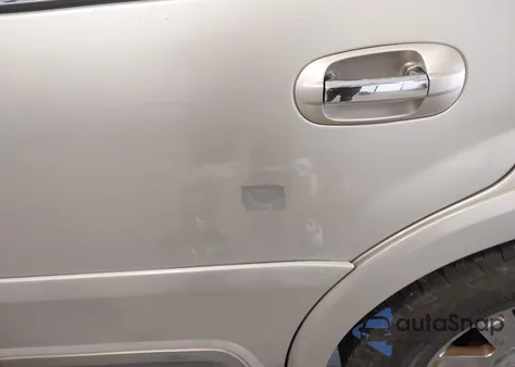 2004 Lincoln Navigator z USA, uszkodzony, nr VIN 5LMFU28RX4LJ41670